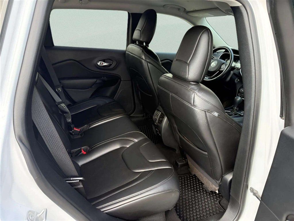 Used 2019 Jeep Cherokee Latitude Plus AWD/4WD image 20