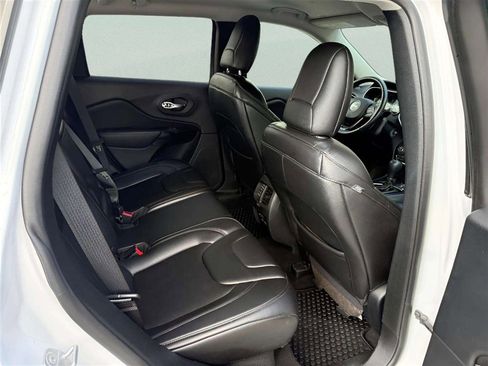 Used 2019 Jeep Cherokee Latitude Plus AWD/4WD image 20