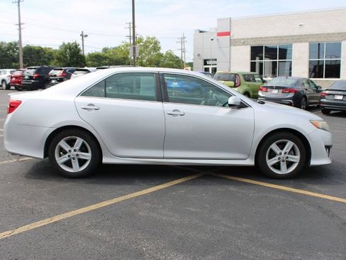 Used 2012 Toyota Camry SE FWD image 4