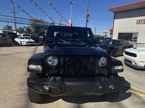 Certified 2023 Jeep Gladiator Sport image 2