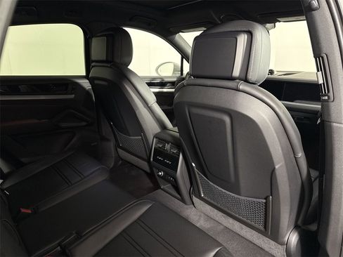 New 2025 Porsche Cayenne Coupe image 25