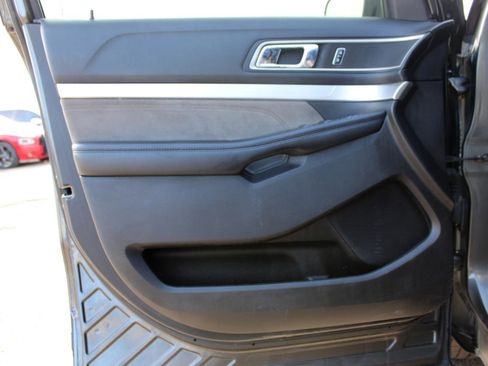 Used 2017 Ford Explorer XLT w/ Equipment Group 202A image 16