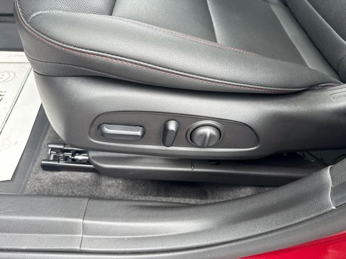 Certified 2025 Chevrolet Trax RS FWD image 15