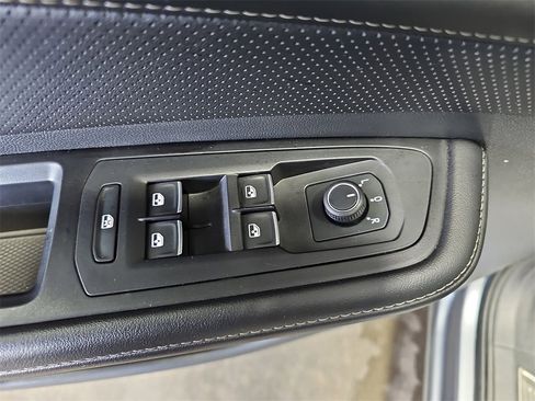 Used 2024 Volkswagen Atlas Cross Sport SE image 28