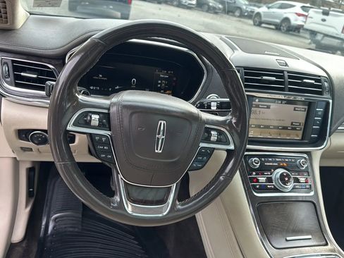Used 2017 Lincoln Continental Select w/ Climate Package image 9