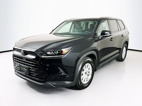Used 2025 Toyota Grand Highlander XLE image 3