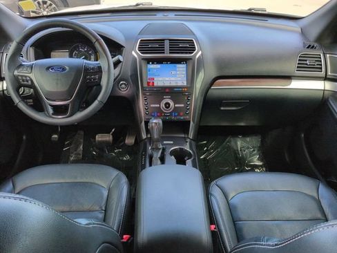 Certified 2019 Ford Explorer Limited w/ Ford Safe & Smart Package FWD image 15
