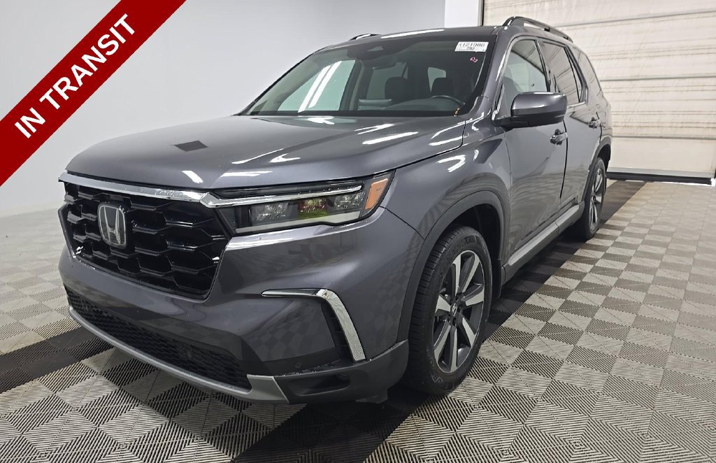 Used 2024 Honda Pilot Touring image 1