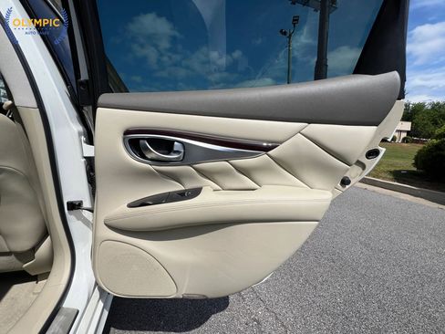 Used 2015 INFINITI Q70 3.7 RWD image 50