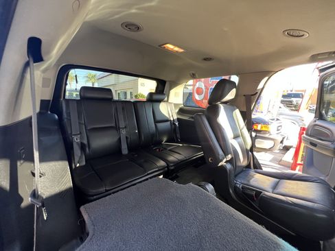 Used 2012 Cadillac Escalade Premium image 18