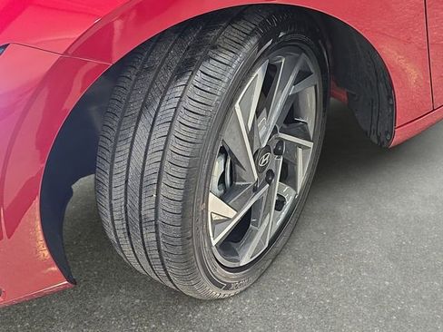 Used 2024 Hyundai Elantra Limited image 31