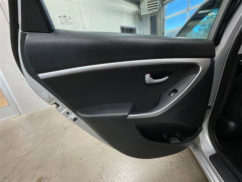 Used 2016 Hyundai Elantra GT image 18