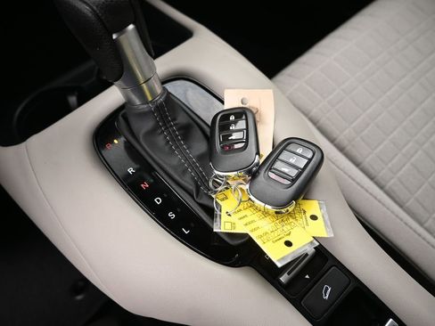 Used 2024 Honda HR-V LX image 14