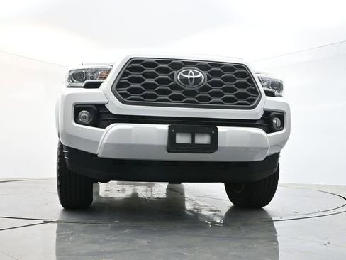 Used 2020 Toyota Tacoma TRD Sport AWD/4WD image 28