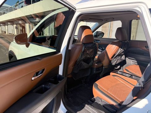Used 2023 Nissan Pathfinder Platinum AWD/4WD image 25