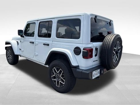 Used 2025 Jeep Wrangler Unlimited Sahara AWD/4WD image 3