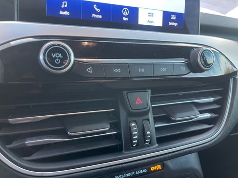 Used 2020 Ford Escape SE image 29