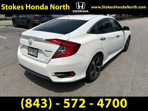 Used 2017 Honda Civic Touring image 4