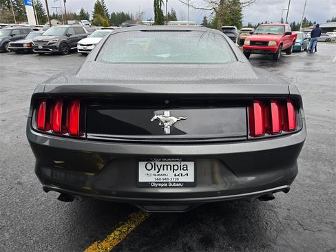 Used 2017 Ford Mustang Coupe image 5