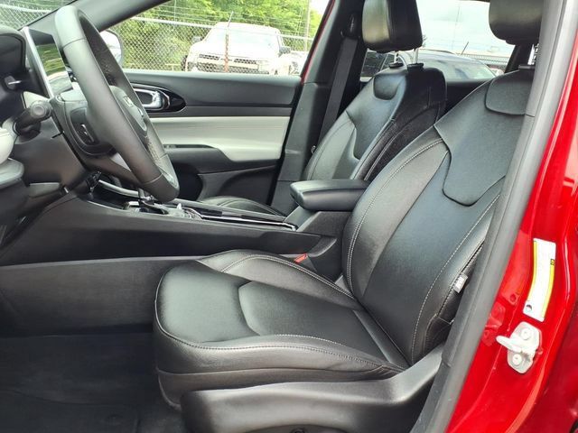 Used 2025 Jeep Compass Limited AWD/4WD image 11