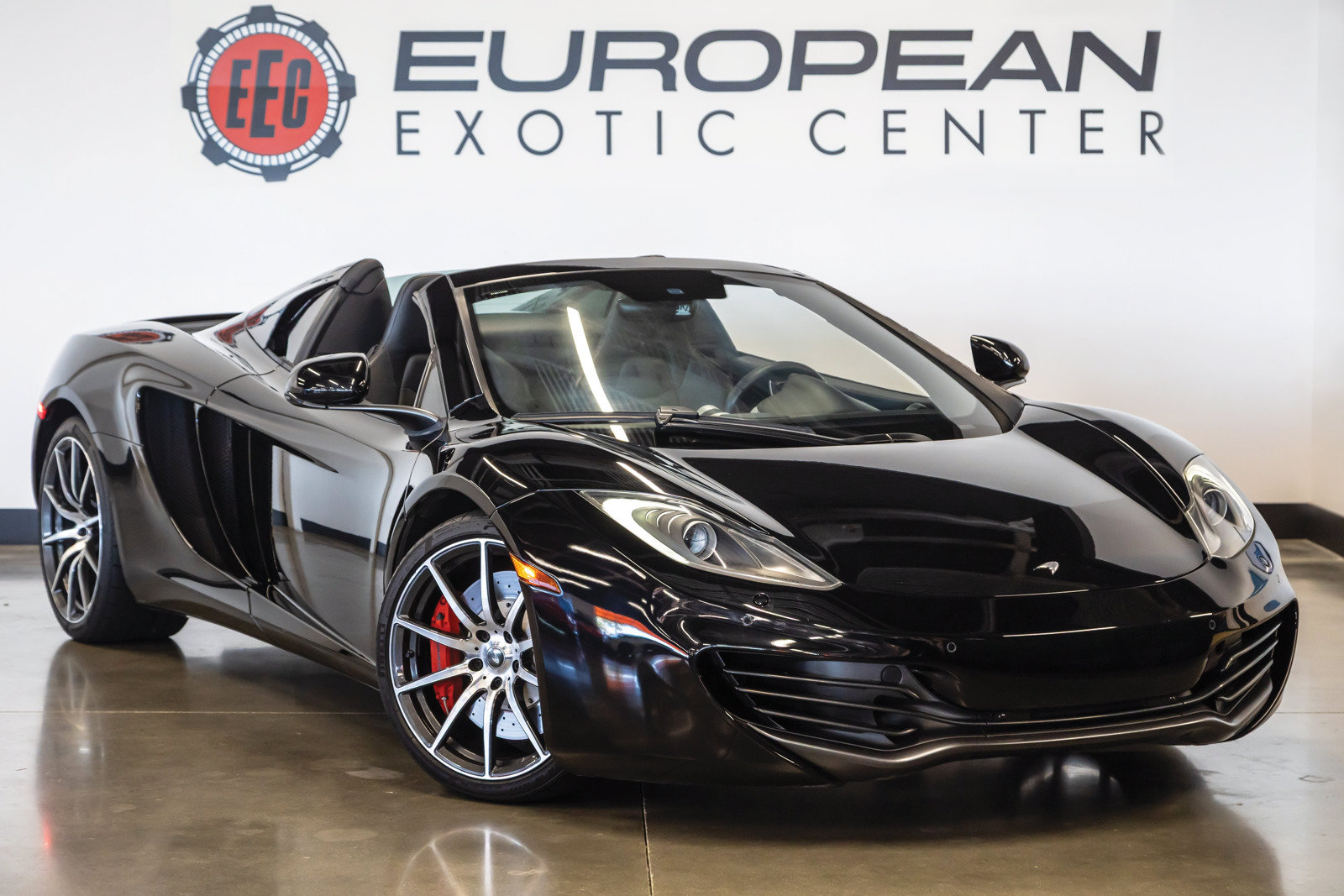 Used 2013 McLaren MP4-12C Spider RWD image 1