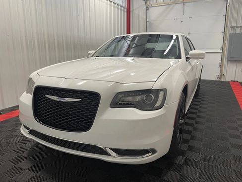 Used 2022 Chrysler 300 Touring AWD/4WD image 9