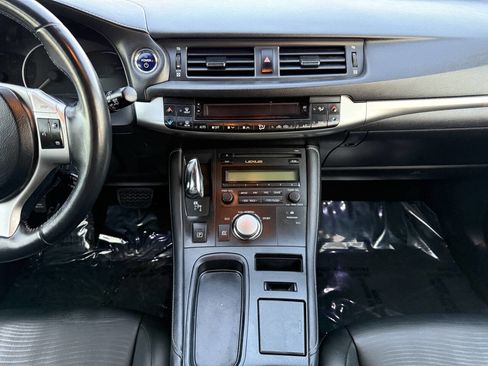 Used 2013 Lexus CT 200h image 16