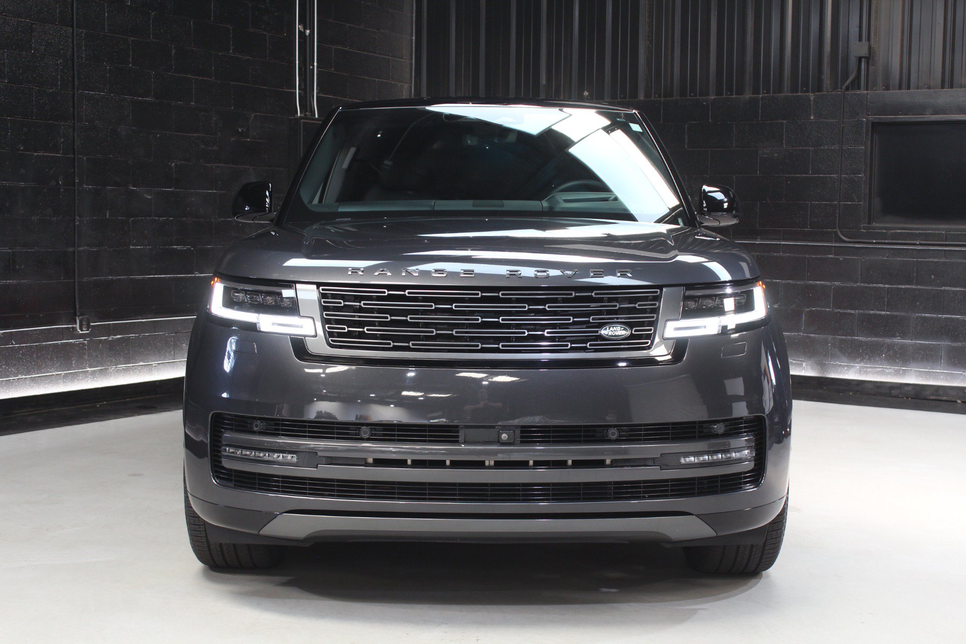 Used 2024 Land Rover Range Rover Long Wheelbase SE AWD/4WD image 8