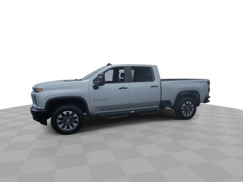 Used 2022 Chevrolet Silverado 2500 Custom w/ Custom Value Package AWD/4WD image 4