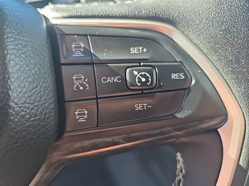 New 2025 Jeep Grand Cherokee Limited w/ Black Appearance Package image 32