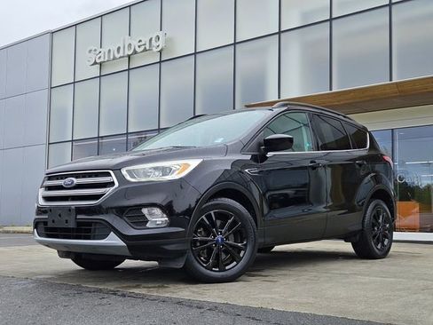 Used 2017 Ford Escape SE w/ Equipment Group 201A AWD/4WD image 1