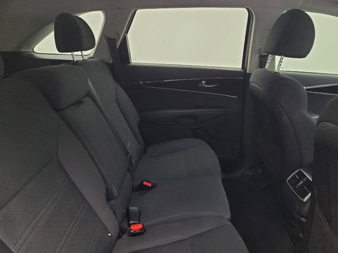 Used 2019 Kia Sorento FWD image 19