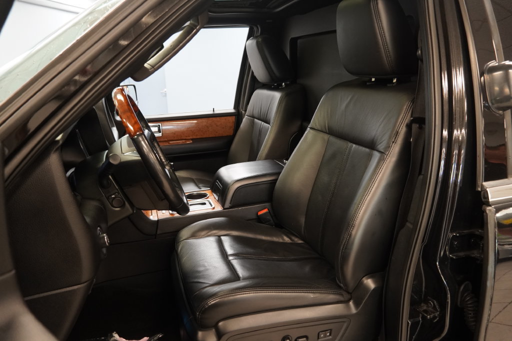 Used 2015 Lincoln Navigator L 4WD image 4