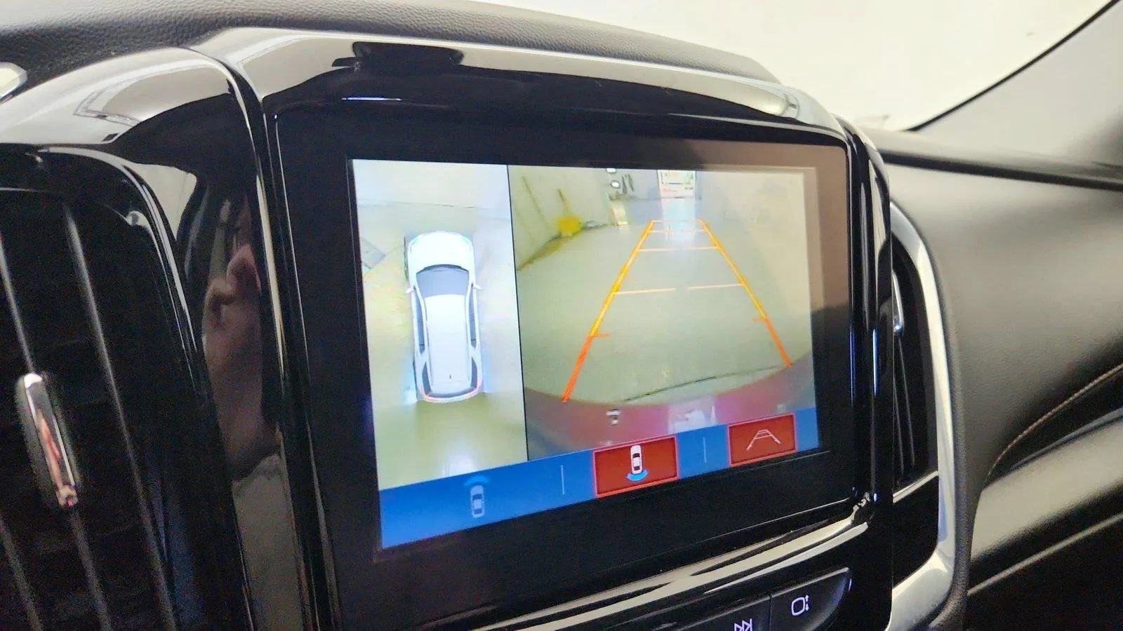 Used 2019 Chevrolet Traverse LT w/ LT Premium Package AWD/4WD image 18