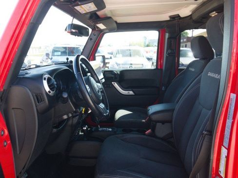 Used 2017 Jeep Wrangler Unlimited Sahara AWD/4WD image 13