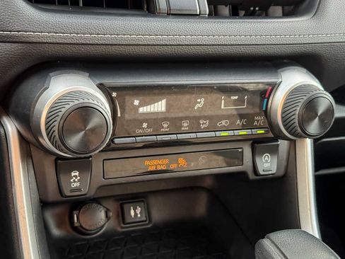 Used 2019 Toyota RAV4 LE w/ All Weather Liner Package AWD/4WD image 17