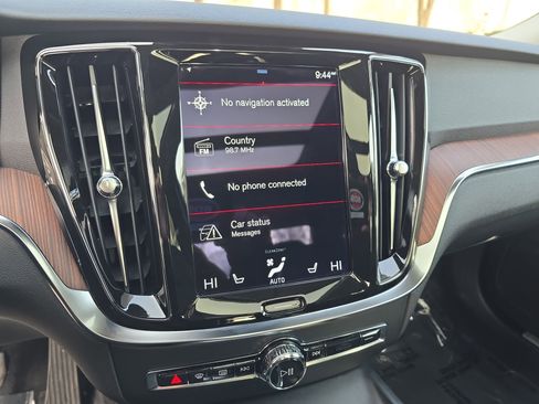 Used 2022 Volvo S60 B5 Momentum w/ Climate Package image 19