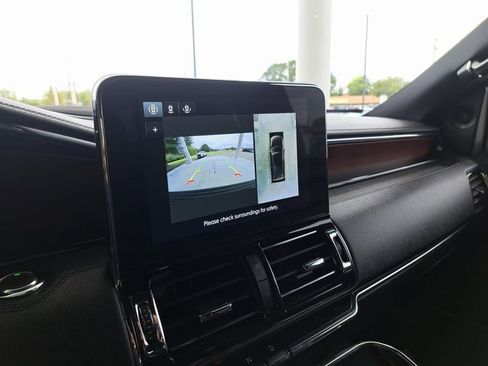 Used 2021 Lincoln Navigator Reserve image 11