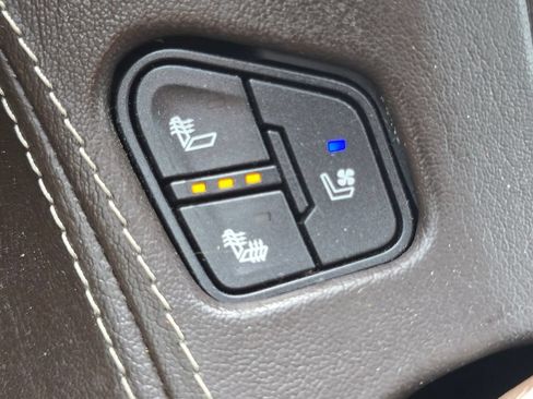 Used 2017 Chevrolet Suburban Premier AWD/4WD image 5