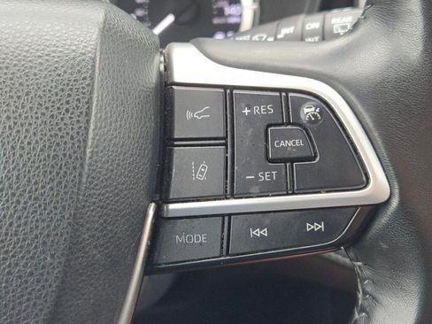 Used 2023 Toyota Highlander L image 35