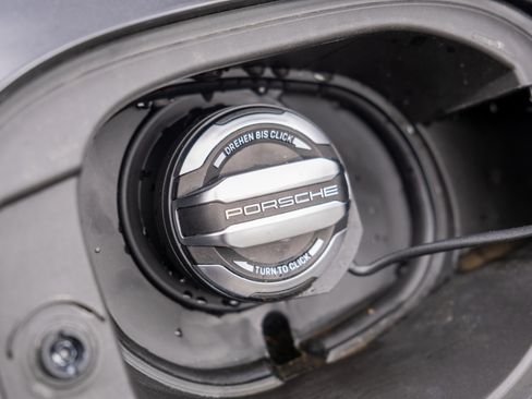 Used 2025 Porsche Macan image 36