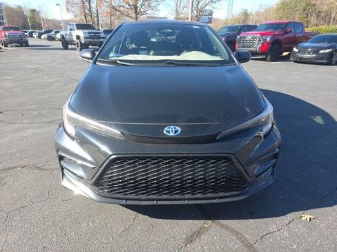 Used 2023 Toyota Corolla SE image 2