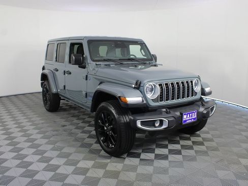 Used 2025 Jeep Wrangler Unlimited Sahara w/ Safety Group AWD/4WD image 24