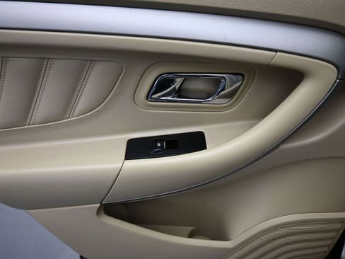 Used 2018 Ford Taurus SE image 27