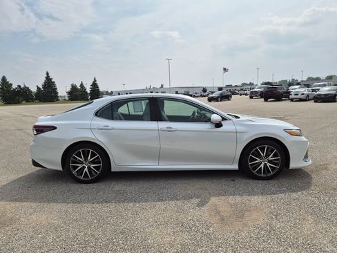 Used 2024 Toyota Camry XLE w/ Navigation Package FWD image 5