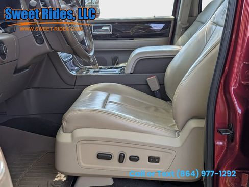 Used 2016 Lincoln Navigator Select RWD image 10