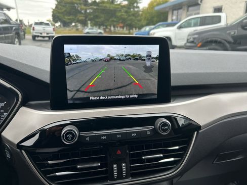 Used 2022 Ford Escape SE w/ Cold Weather Package image 18