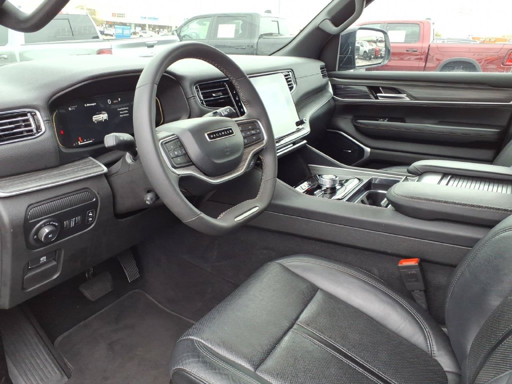 Used 2024 Jeep Wagoneer Series II w/ Flexible Seating Group AWD/4WD image 8