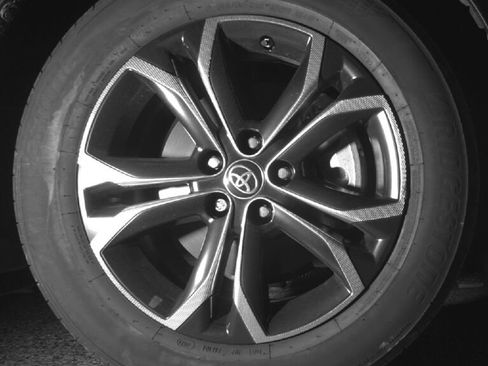 Used 2025 Toyota Sienna Platinum image 11