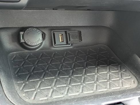 Used 2022 Toyota RAV4 XLE Premium FWD image 25